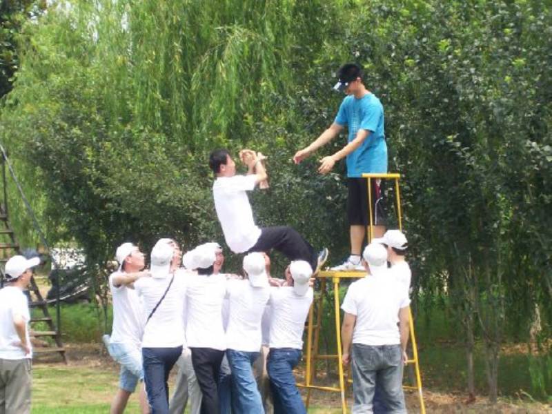 “挑戰(zhàn)自我、熔煉團(tuán)隊(duì)”拓展訓(xùn)練活動(dòng)(圖5)